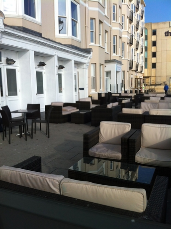 Imagen de los exteriores del Hotel The Old Ship. Foto 4