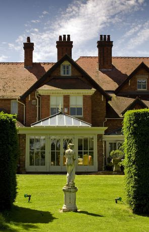 Imagen de los exteriores del Hotel The Old Vicarage Restaurant with Rooms. Foto 19