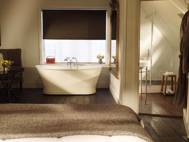 Imagen de la habitación del Hotel The Olde Bell. Foto 13