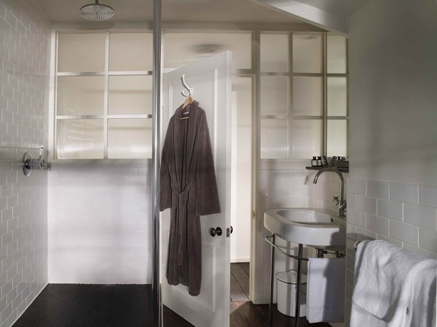 Imagen de la habitación del Hotel The Olde Bell. Foto 14