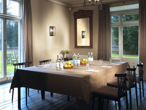 Imagen del bar/restaurante del Hotel The Olde Bell. Foto 2