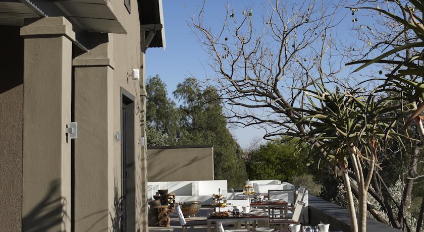 Imagen del bar/restaurante del Hotel The Olive Exclusive All-suite. Foto 2