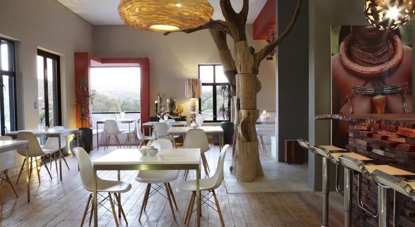 Imagen del bar/restaurante del Hotel The Olive Exclusive All-suite. Foto 3