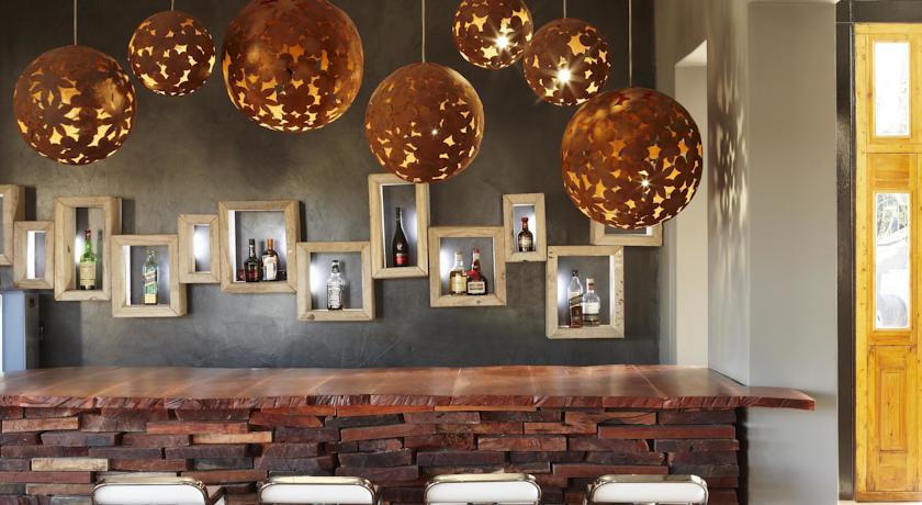 Imagen del bar/restaurante del Hotel The Olive Exclusive All-suite. Foto 4