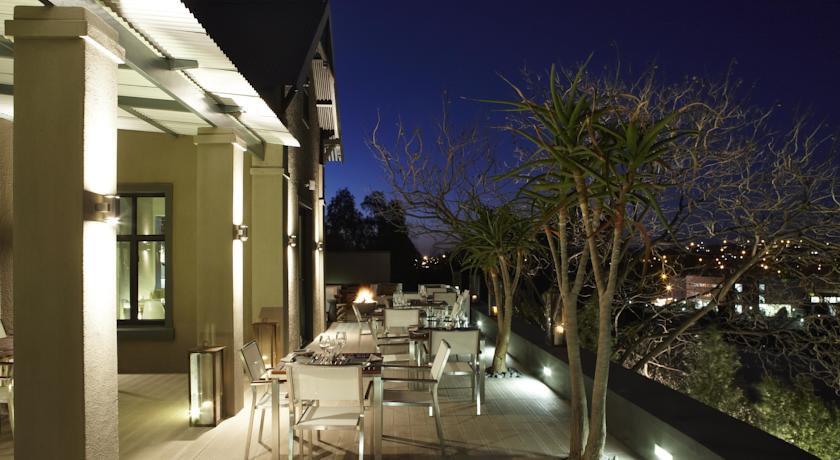 Imagen del bar/restaurante del Hotel The Olive Exclusive All-suite. Foto 5