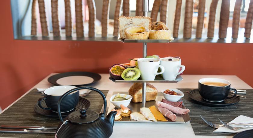 Imagen del bar/restaurante del Hotel The Olive Exclusive All-suite. Foto 6