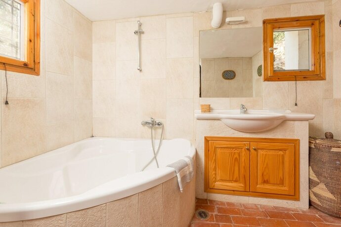 Imagen general del Hotel The Olive Press - Agni Bay Large Private Pool Walk to Beach Sea Views A C Wifi Car Not Require - 231. Foto 6