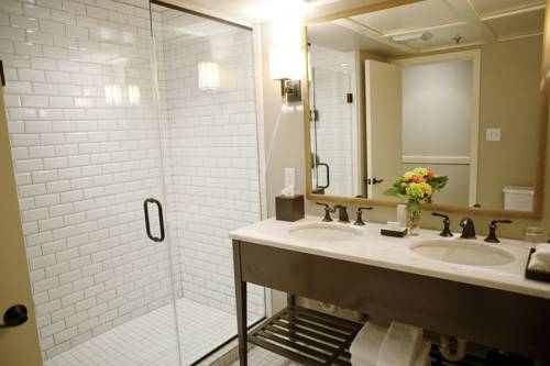 Imagen de la habitación del Hotel The Oliver. Foto 1