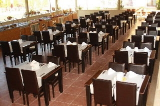 Imagen del bar/restaurante del Hotel The One Club. Foto 4