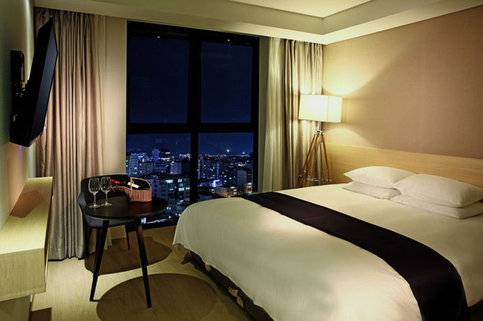 Imagen de los exteriores del Hotel The One, Jeju. Foto 14