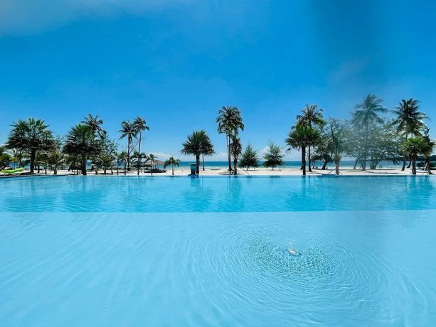 Imagen de la piscina del Hotel The One Resort Koh Rong. Foto 19