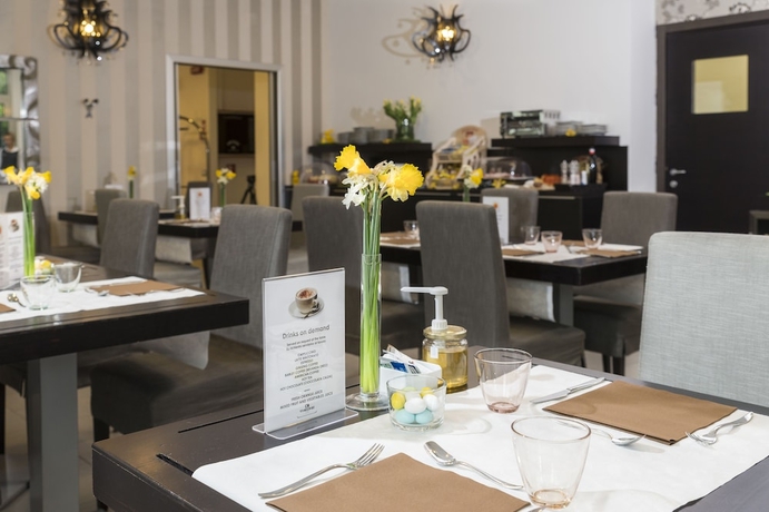 Imagen del bar/restaurante del Hotel The One, Riccione. Foto 4
