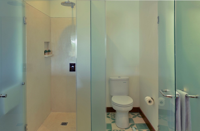 Imagen de la habitación del Hotel The Open House Bali. Foto 10