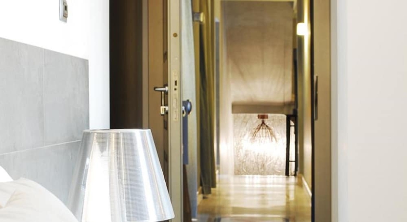 Imagen de la habitación del Hotel The Opera. Foto 14