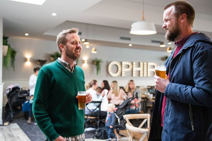 Imagen del bar/restaurante del Hotel The Ophir. Foto 8