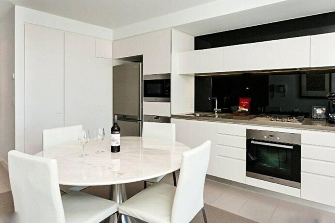 Imagen de la habitación del Hotel The Oracle Broadbeach 906. Foto 23