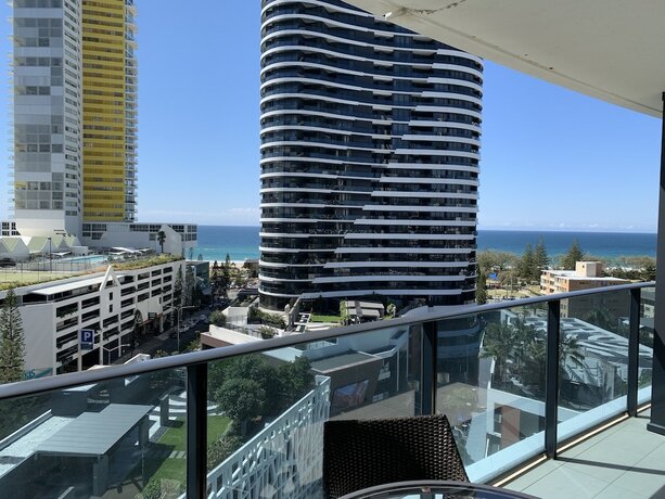 Imagen de la habitación del Hotel The Oracle Broadbeach 906. Foto 27