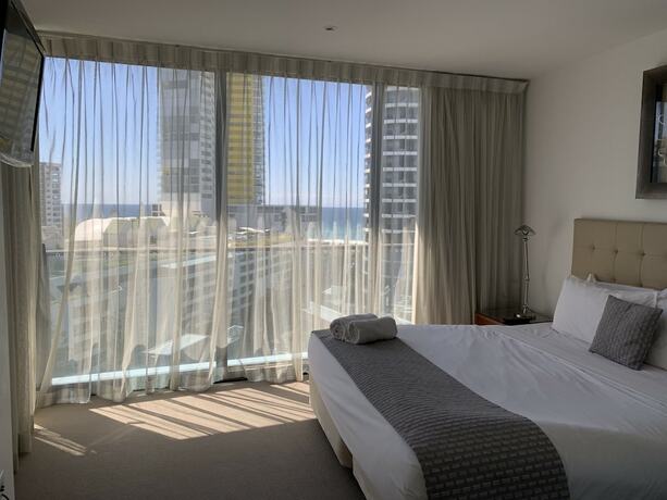 Imagen de la habitación del Hotel The Oracle Broadbeach 906. Foto 31