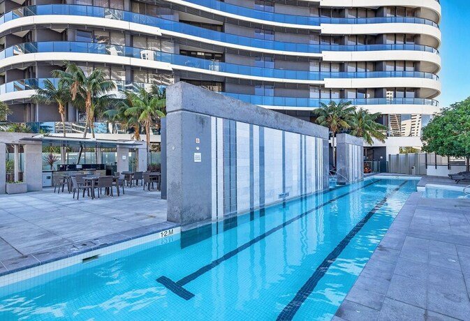 Imagen de la piscina del Hotel The Oracle Broadbeach 906. Foto 37