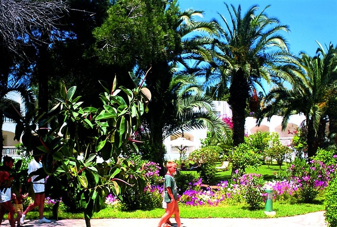 Imagen de los exteriores del Hotel The Orangers Beach Resort and Bungalows - All Inclusive. Foto 10