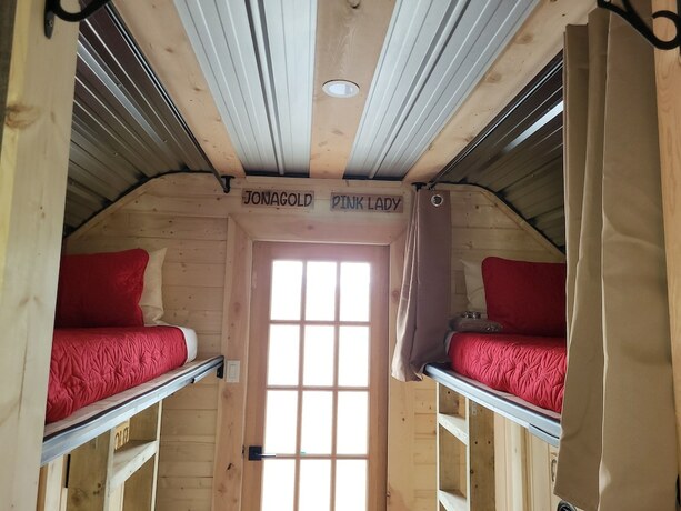 Imagen de la habitación del Hotel The Orchard Hostel Private Bunks. Foto 19