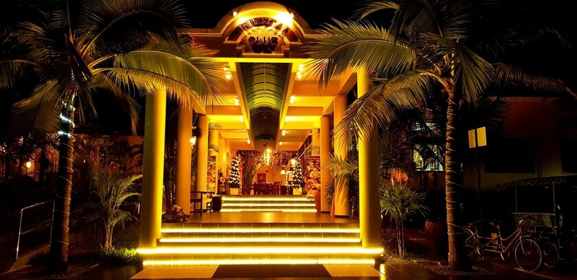 Imagen de los interiores del Hotel The Orchid Beach Resort At Vip Resort. Foto 20