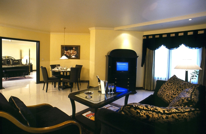 Imagen de los interiores del Hotel The Orchid Mumbai Vile Parle. Foto 7