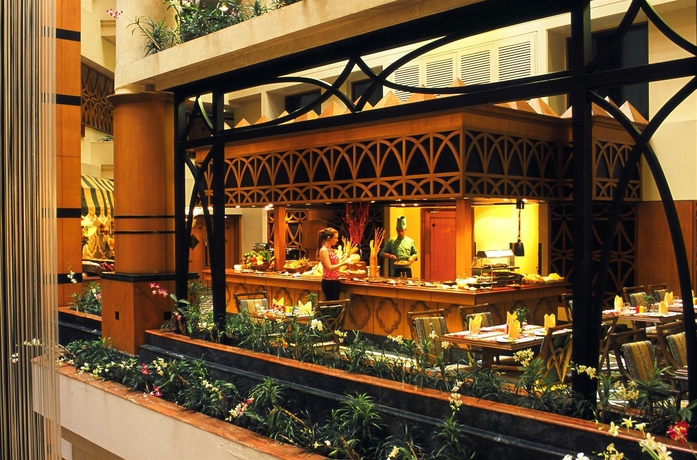 Imagen del bar/restaurante del Hotel The Orchid Mumbai Vile Parle. Foto 2