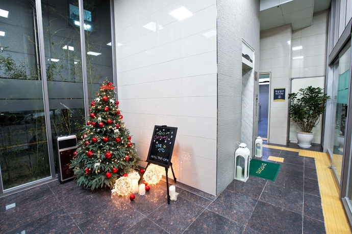 Imagen de los interiores del Hotel The - Ore. Foto 16