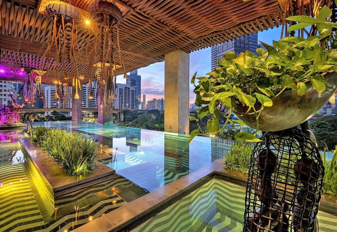 Imagen de la piscina del Hotel The Orient Jakarta, A Royal Hideaway. Foto 17