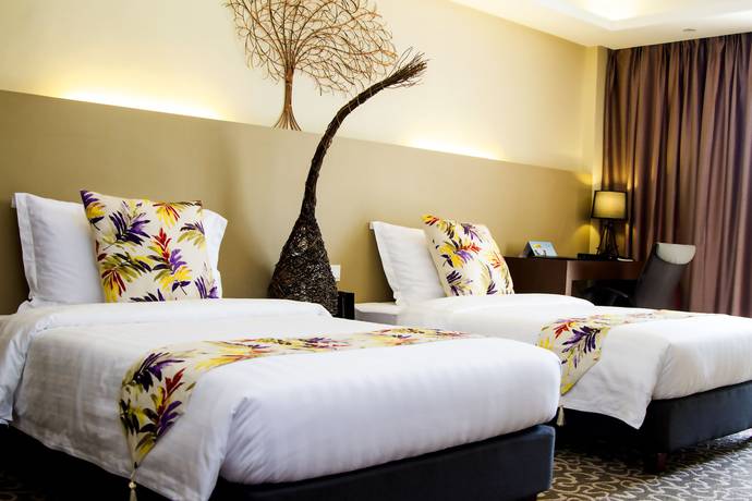 Imagen de la habitación del Hotel The Oriental Bataan. Foto 12