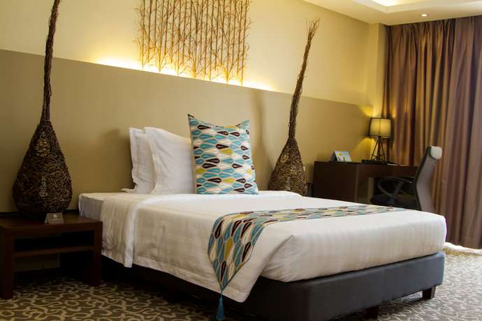 Imagen de la habitación del Hotel The Oriental Bataan. Foto 13