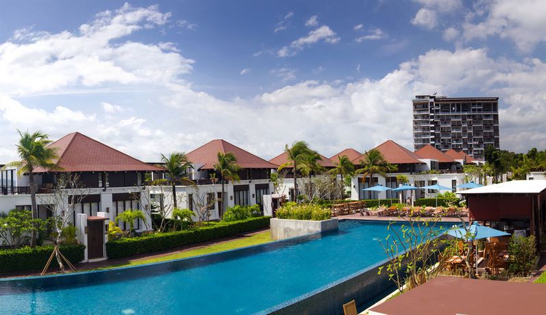 Imagen general del Hotel The Oriental Beach Resort. Foto 1