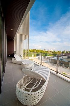 Imagen de los interiores del Hotel The Oriental Beach Resort. Foto 8