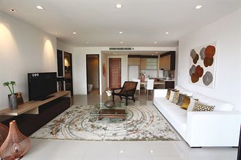 Imagen de la habitación del Hotel The Oriental Beach Resort. Foto 5