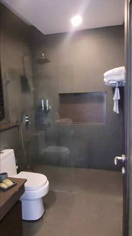 Imagen de la habitación del Hotel The Oriental Luxury Suites Tagaytay. Foto 14