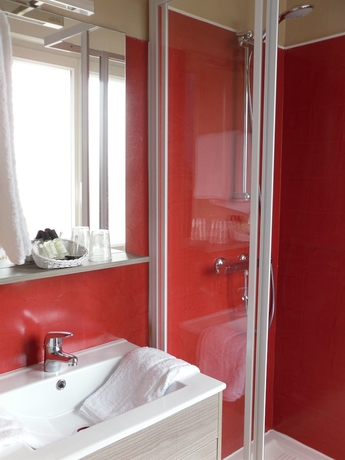 Imagen de la habitación del Hotel The Originals Access, Corinna. Foto 15