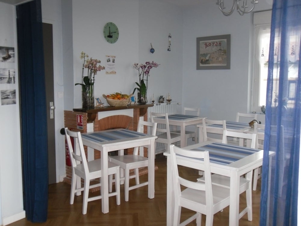 Imagen del bar/restaurante del Hotel The Originals Access, Corinna. Foto 5