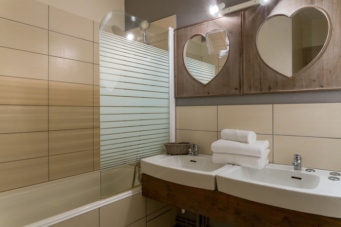 Imagen de la habitación del Hotel The Originals Access, Hostellerie Des Pins. Foto 15