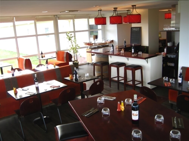 Imagen del bar/restaurante del Hotel The Originals Access, Tulle. Foto 5