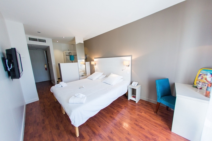 Imagen de la habitación del Hotel The Originals Boutique, Cassitel, Cassis Port. Foto 5