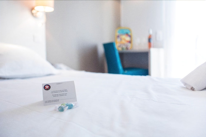 Imagen de la habitación del Hotel The Originals Boutique, Cassitel, Cassis Port. Foto 6