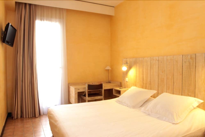 Imagen de la habitación del Hotel The Originals Boutique, Cassitel, Cassis Port. Foto 7