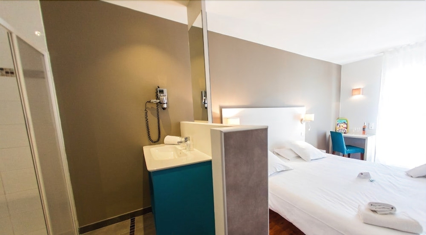 Imagen de la habitación del Hotel The Originals Boutique, Cassitel, Cassis Port. Foto 13