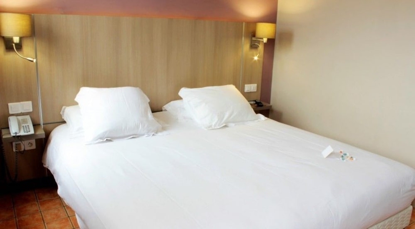 Imagen de la habitación del Hotel The Originals Boutique, Cassitel, Cassis Port. Foto 16