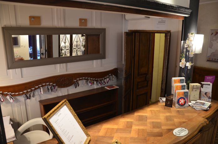 Imagen de los interiores del Hotel The Originals Boutique, Clair , Martigues. Foto 10