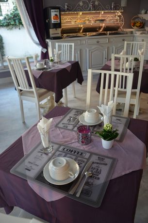 Imagen del bar/restaurante del Hotel The Originals Boutique, Clair , Martigues. Foto 3