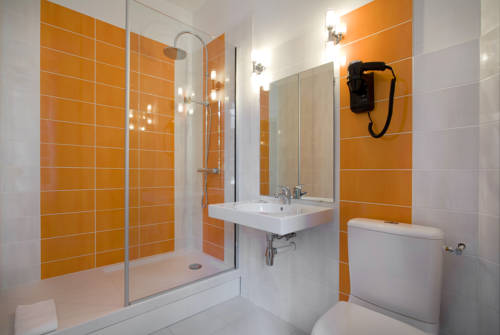 Imagen de la habitación del Hotel The Originals Boutique, De L'univers, Montluçon. Foto 7