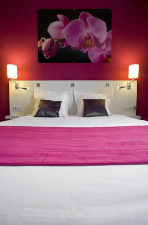 Imagen de la habitación del Hotel The Originals Boutique, De L'univers, Montluçon. Foto 14