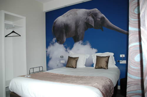 Imagen de la habitación del Hotel The Originals Boutique, De L'univers, Montluçon. Foto 16